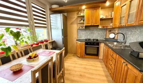4 - IZB. BYT s BALÓNOM (86m2), SENICA, HVIEZDOSLAVOVA UL.