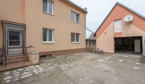 NA PREDAJ dva rodinné domy s tromi bytovými jednotkami v Stupave