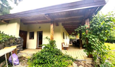 !!! Znížená cena !!!  štýlovej chaty na samote v lese v obci Prusy.