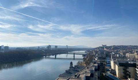 Luxusný 4 izbový byt,155 m2,EUROVEA TOWER,výhľad, 2x parkovanie