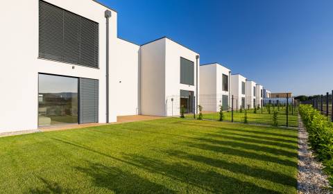 Nadštandardný, krásny 4i RD 105m2, smart systém, záhrada, úplne nový