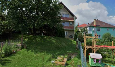 NA PREDAJ - Veľký rodinný dom v obci HROCHOŤ