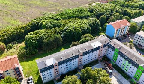 PRÍJEMNÝ 2,5 IZBOVÝ BYT, BALKÓN S VÝHĽADOM NA KORUNY STROMOV,TRNAVA