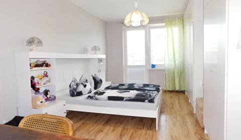 PRIESTRANNÝ 2 IZBOVÝ BYT S BALKÓNOM - SÍDLISKO ZÁPAD