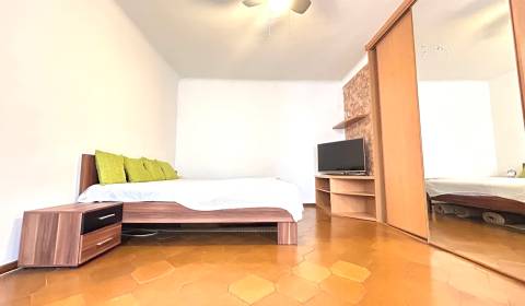 PREDAJ-3izbový byt -65m2- OBCHODNÁ UL.- BRATISLAVA