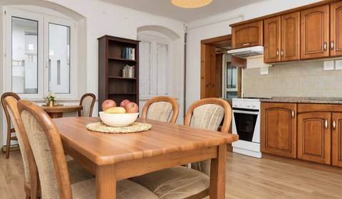 PREDAJ-3izbový byt -65m2- OBCHODNÁ UL.- BRATISLAVA