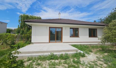 NOVOSTAVBA RODINNÉHO DOMU, BUNGALOVU-133,5 m2, POZEMOK 579 m2