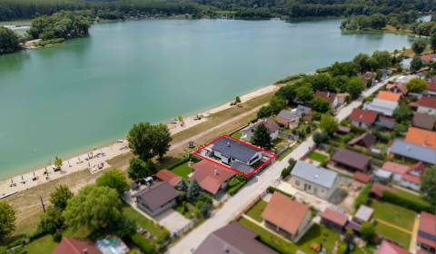 | EXKLUZÍVNE - 4izbový dom v prvom rade pri Šulianskom jazere