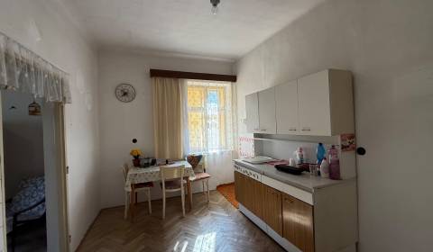 SLOVREAL - Na predaj 1 izbový byt Kremnica - CENTRUM
