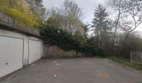 Garáž Royova, BA III - Nové Mesto - Kramáre
