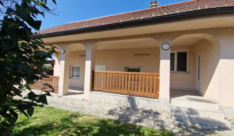 **PREDANÁ** VIDIECKA VILKA S POZEMKOM 2876 M2, Dojč, okres Senica 