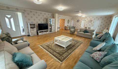 Priestranný rodinný dom s obrovskou záhradou