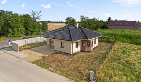 3D OBHLIADKA – MODERNÝ, PRIESTRANNÝ 4-izbový RD s terasou, NOVOSTAVBA