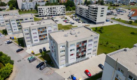 EXLUZÍVNY 4 IZBOVÝ BYT s park. miestom na DUBOVOM VŔŠKU