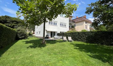 NA PREDAJ! 3 izbový byt na Sihoti + garsónka, pozemok, garáž, Trenčín