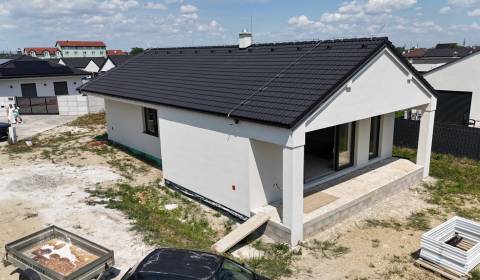 ZNÍŽENÁ CENA - 4 izbový RD bungalov 114,25 m2 na pozemku 533 m2, Senec