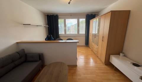 Prenájom SNP 2-izb.byt, zariadený, po rekonštrukcii, PB