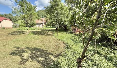 Predaj krásneho pozemku v zastavanom území obce Makov