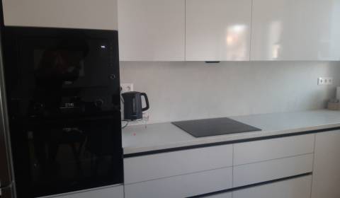 Slnečný 3-izbový byt na sídlisku Prednádražie- Skvelá Ponuka