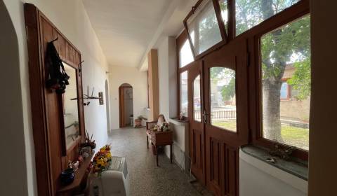 NA PREDAJ Rodinný dom s rozľahlým pozemkom /cca 3000 m²/ v Kolárove