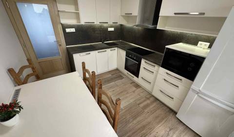 PREDAJ : ZREKONŠTRUOVANÝ  3i BYT  S VYSOKÝM ŠTANDARDOM