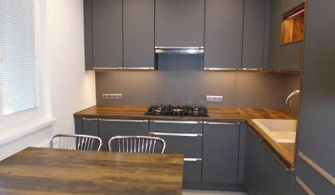 TOP ZREKONŠTRUOVANÝ + ZARIAD. 3-izb. byt 71 m2 + loggia, 1.p.- PREDANÝ