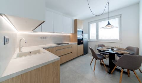 REZERVOVANÉ Priestranný 4i byt 89m2, rekonštruovaný, lodžia do zelene