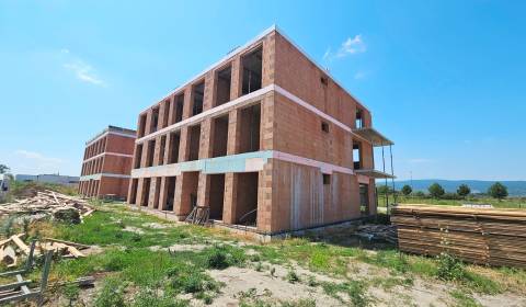 2- izbový byt 56 m2, PIVNICA, KLIMATIZÁCIA, ŽALÚZIE, REKUPERÁCIA