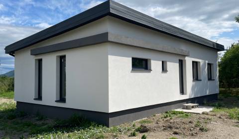 Moderný NOVÝ Dom pod Lesom blízko Mesta - 135.000€, záhrada 750m2