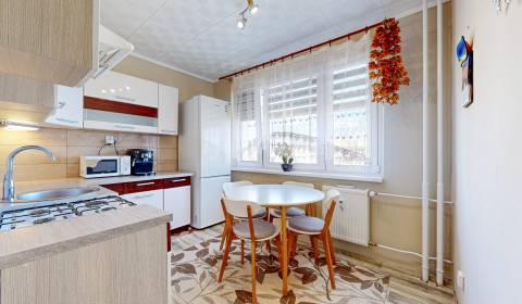 TERASA - PRAŽSKÁ. 2 izb. byt po KR, výborná lokalita. 52m2. ODPORÚČAM.