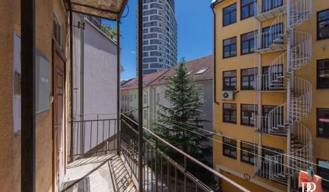 Investičný 1-izbový tehlový byt v historickom centre Bratislavy