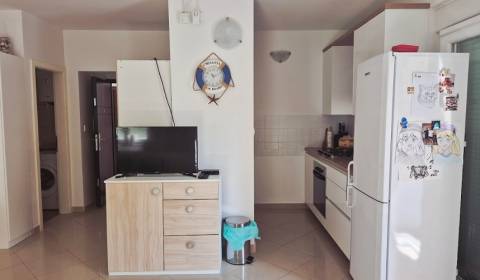 ☀NOVALJA (HR) - 2-izbový byt 45 m2 na prízemí so záhradou