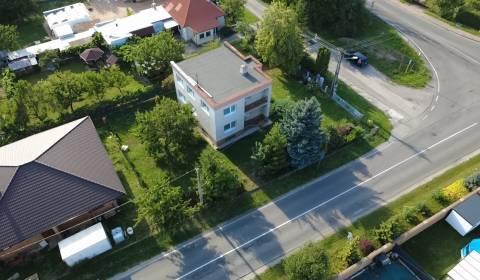 Veľký 6 izbový rodinný dom - Rakoľuby