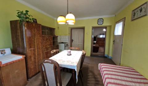 RODINNÝ DOM SENICA - MESTSKÁ ČASŤ ČÁČOV, POZEMOK 490m 