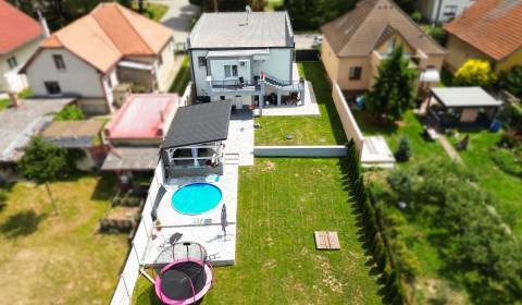 Na predaj dvojpodlažný rodinný dom v obci Bošany