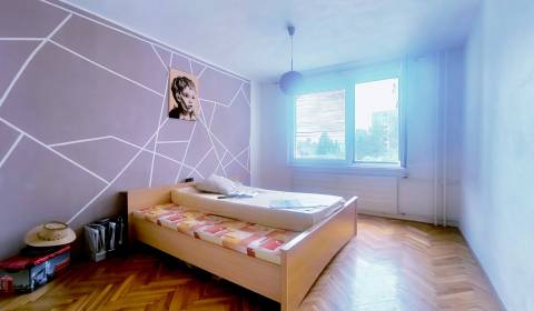 - PREDAJ, 3 IZBOVÝ BYT 82m2, M.R.ŠTEFÁNIKA, LEVICE