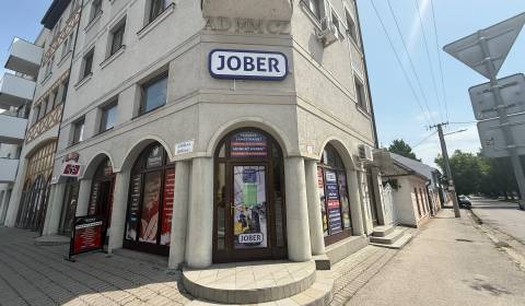 VÝBORNÁ LOKALITA! Na prenájom obchodný priestor Komárno