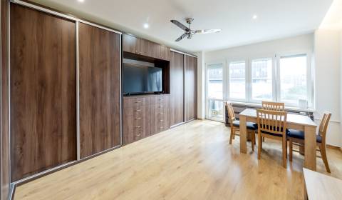 Príjemný, priestranný 3i byt 90 m2, klimatizácia, s balkónom