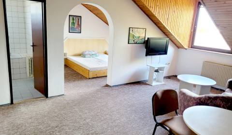 Na prenájom 2 izbový byt s parkovaním Pod Párovcami, Piešťany.