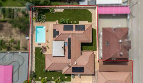 PREDAJ rodinného domu s bazénom a záhradou v Trnave – Tulipán