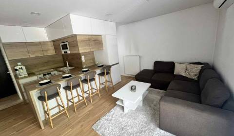 PREDAJ: 3 izbový luxusný byt s balkónom - Komárno