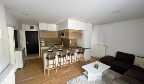 PREDAJ 3 izbový, tehlový byt s garážou v centre - KOMÁRNO