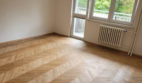 3-izb. byt, Mesačná ul., Ružinov, lodžia, 2.p./8