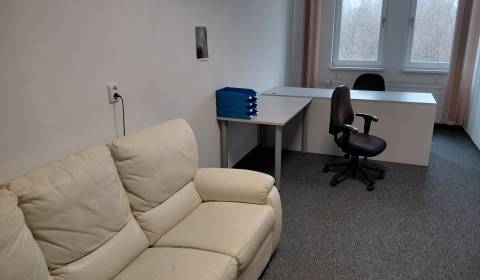 Kancelária 20 m2 (parkovanie v cene) na Studenej ul. pri Zl. pieskoch
