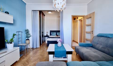 1 izbový byt/štúdio,panoramatický výhľad, klimatizácia, BA-Nové Mesto