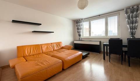 Priestranný 3-izbový byt s balkónom 68 m² Belinského