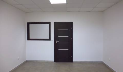 MASARYKOVA: VOĽNÉ NEBYTOVÉ priestory s UMÝVADLOM cca 23 m2 - suterén