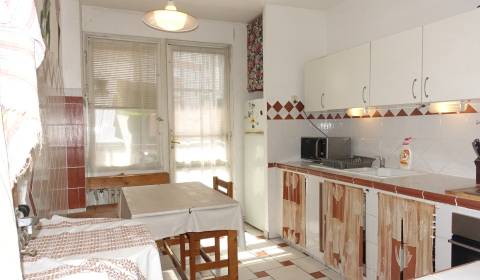 ***REZERVÁCIA***PREDAJ- 3-iz. byt, Andrusovova - Petržalka, 70 m2, 5/8