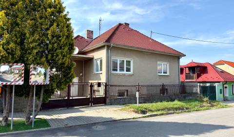 Na predaj rodinný dom, pozemok 1421 m2, Šelpice, okr. Trnava