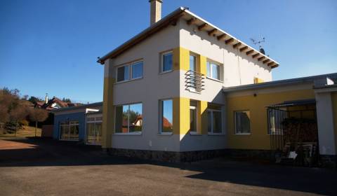 EXKLUZÍVNE, VEĽKÝ RODINNÝ DOM NECPALY